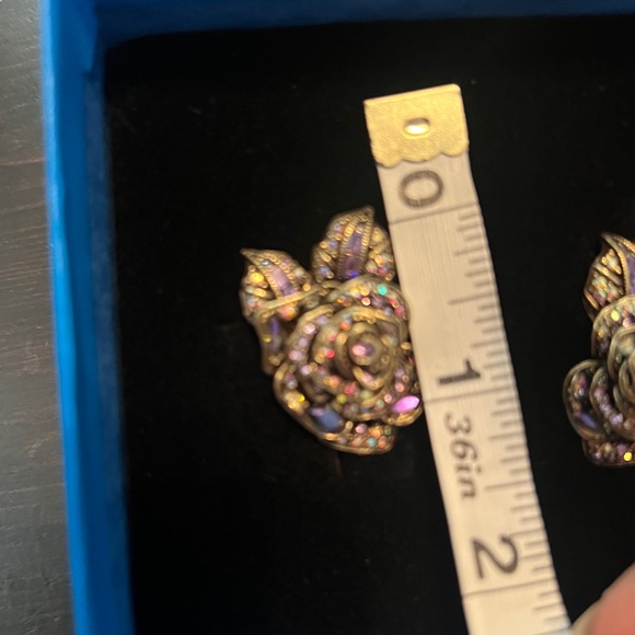 Heidi Daus "Enchanted Beauty” crystal earrings violet/purple pierced NIB - Picture 8 of 9